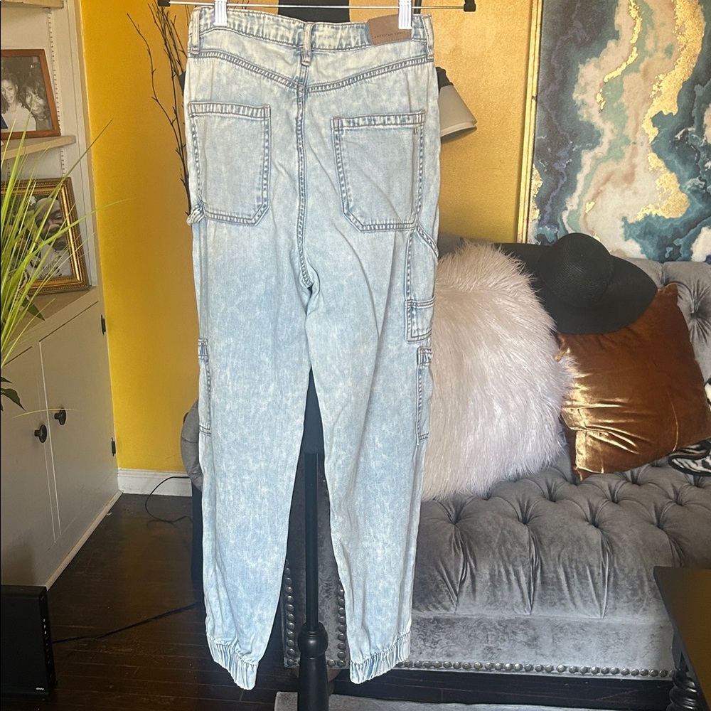 American Eagle Outfitters Light Acid Wash Cargo Women Jeans - Picture 8 of 9